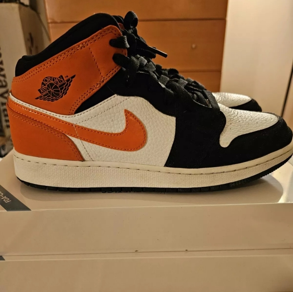 Nike HOT! Air Jordan 1 Mid Shattered Backboard GS Starfish Or. 554725-058. Sz 7Y
